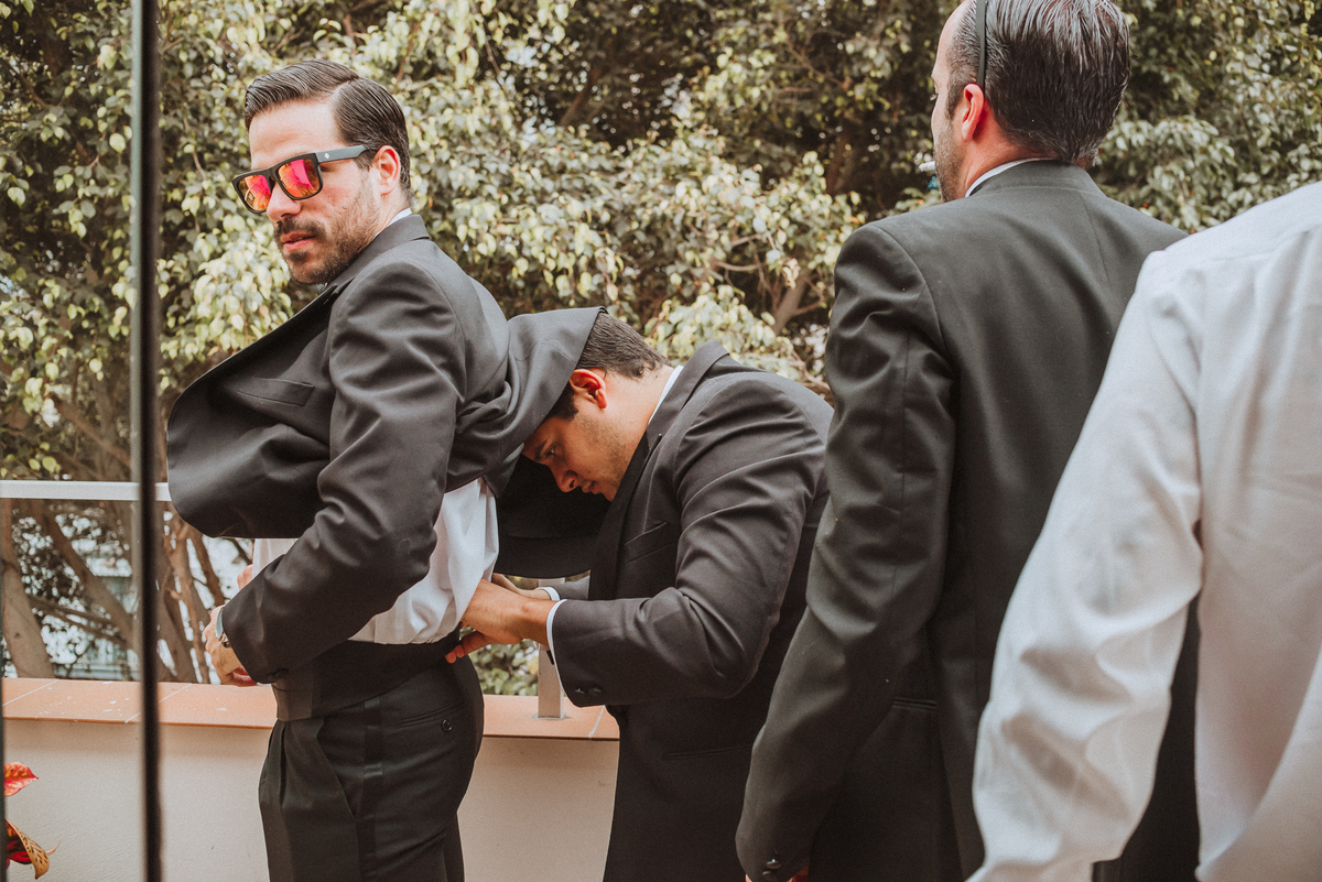 Boda matrimonio wedding novia novias novios previa maquillaje makeup preparativos feliz amor love ellos vestido zapatos dress fotografa fotografa de bodas peru argentina photographer bride husband baile primer baile dance pary fiesta gettindressed sesión 