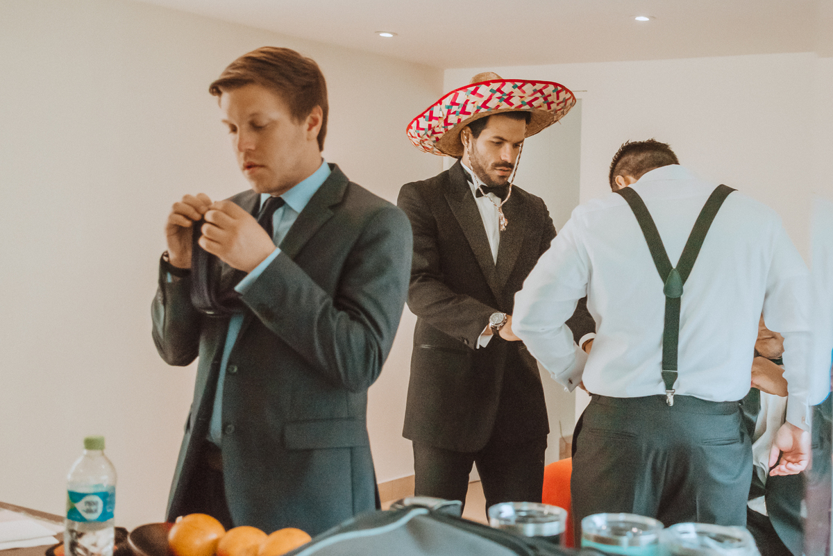 Boda matrimonio wedding novia novias novios previa maquillaje makeup preparativos feliz amor love ellos vestido zapatos dress fotografa fotografa de bodas peru argentina photographer bride husband baile primer baile dance pary fiesta gettindressed sesión 