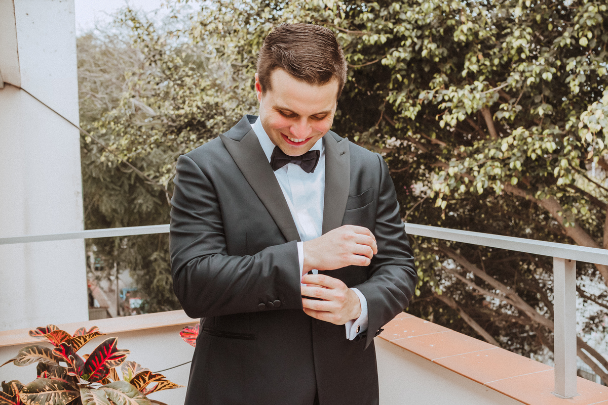 Boda matrimonio wedding novia novias novios previa maquillaje makeup preparativos feliz amor love ellos vestido zapatos dress fotografa fotografa de bodas peru argentina photographer bride husband baile primer baile dance pary fiesta gettindressed sesión 