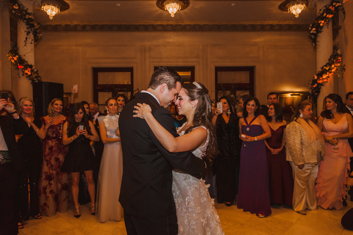 Boda matrimonio wedding novia novias novios previa maquillaje makeup preparativos feliz amor love ellos vestido zapatos dress fotografa fotografa de bodas peru argentina photographer bride husband baile primer baile dance pary fiesta gettindressed sesión 