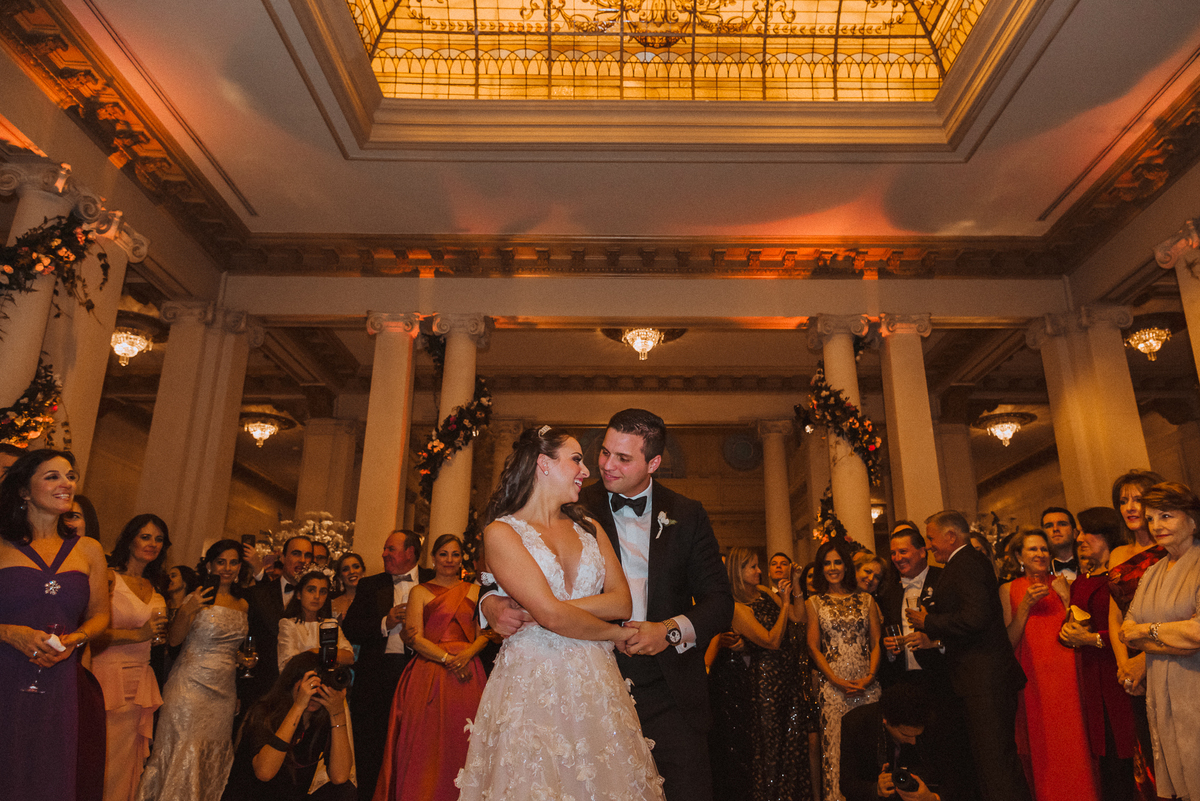 Boda matrimonio wedding novia novias novios previa maquillaje makeup preparativos feliz amor love ellos vestido zapatos dress fotografa fotografa de bodas peru argentina photographer bride husband baile primer baile dance pary fiesta gettindressed sesión 