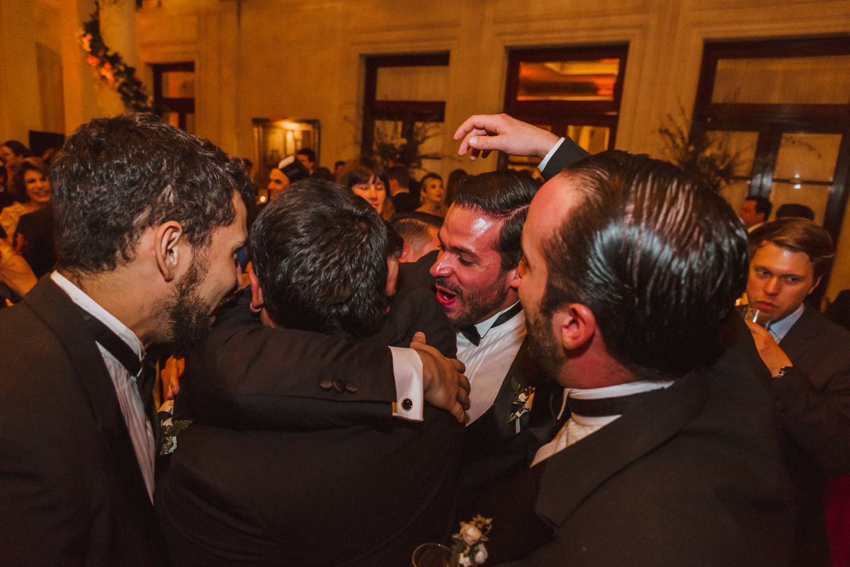 Boda matrimonio wedding novia novias novios previa maquillaje makeup preparativos feliz amor love ellos vestido zapatos dress fotografa fotografa de bodas peru argentina photographer bride husband baile primer baile dance pary fiesta gettindressed sesión 