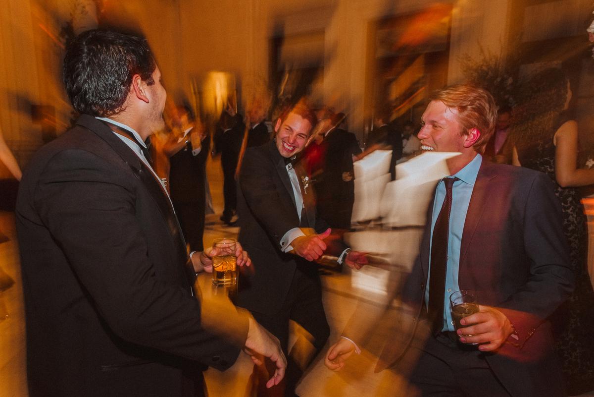 Boda matrimonio wedding novia novias novios previa maquillaje makeup preparativos feliz amor love ellos vestido zapatos dress fotografa fotografa de bodas peru argentina photographer bride husband baile primer baile dance pary fiesta gettindressed sesión 