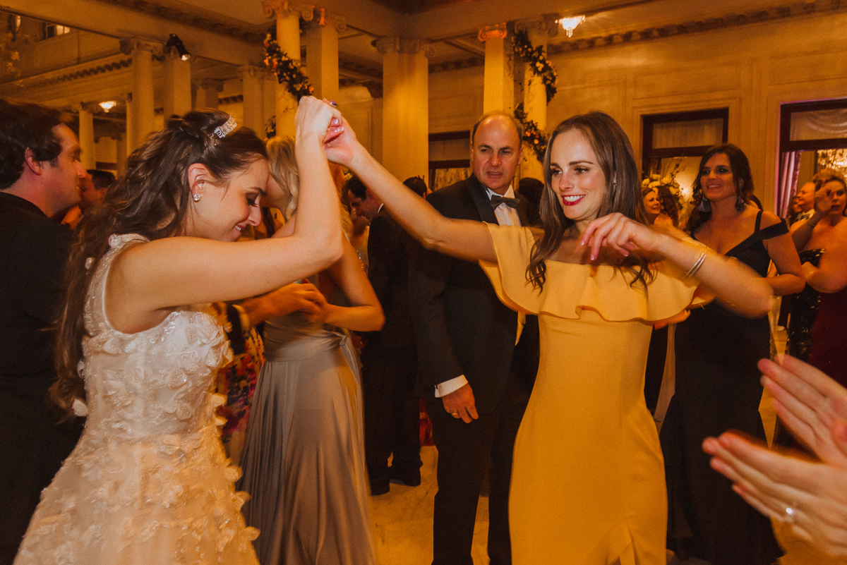 Boda matrimonio wedding novia novias novios previa maquillaje makeup preparativos feliz amor love ellos vestido zapatos dress fotografa fotografa de bodas peru argentina photographer bride husband baile primer baile dance pary fiesta gettindressed sesión 