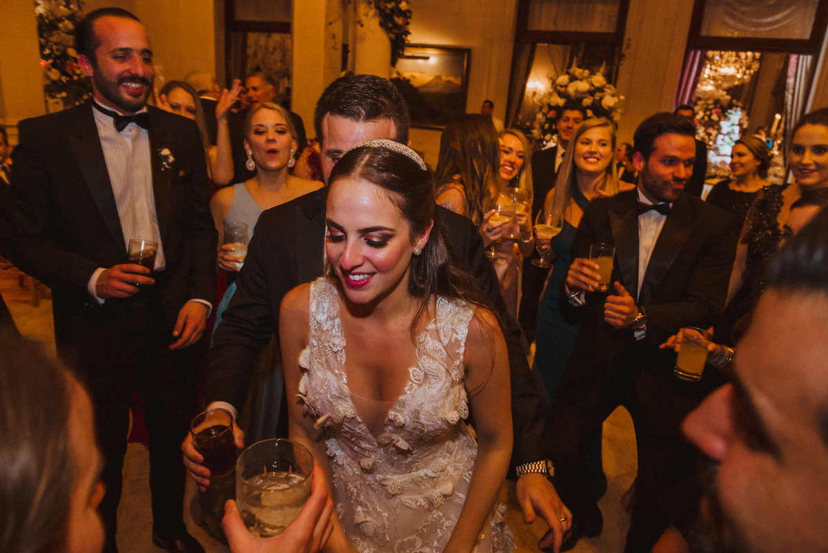 Boda matrimonio wedding novia novias novios previa maquillaje makeup preparativos feliz amor love ellos vestido zapatos dress fotografa fotografa de bodas peru argentina photographer bride husband baile primer baile dance pary fiesta gettindressed sesión 