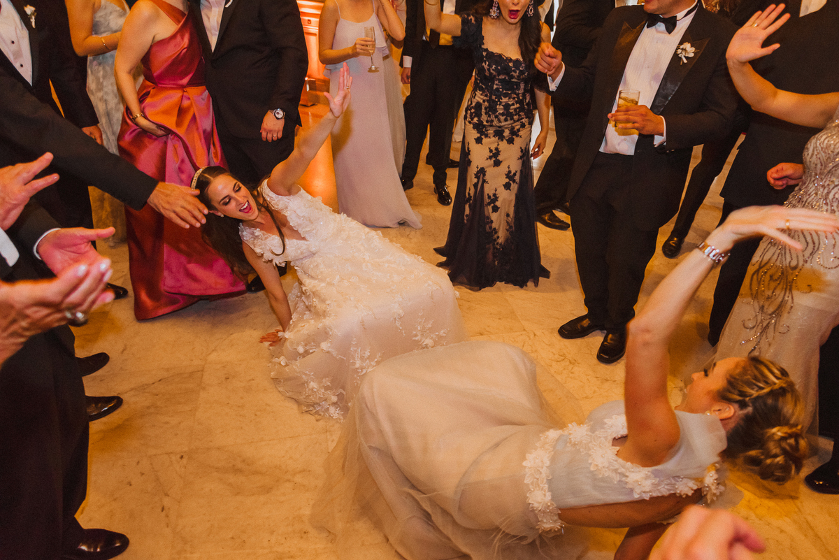 Boda matrimonio wedding novia novias novios previa maquillaje makeup preparativos feliz amor love ellos vestido zapatos dress fotografa fotografa de bodas peru argentina photographer bride husband baile primer baile dance pary fiesta gettindressed sesión 