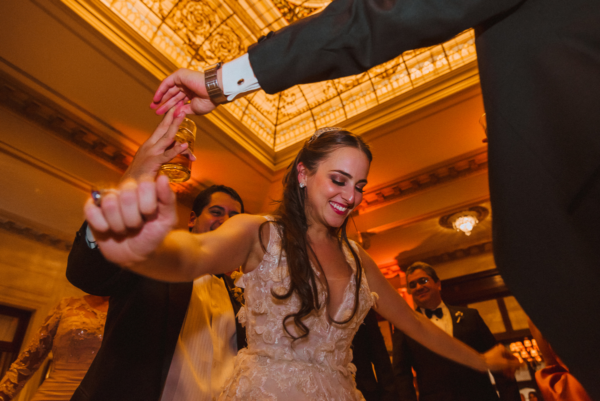 Boda matrimonio wedding novia novias novios previa maquillaje makeup preparativos feliz amor love ellos vestido zapatos dress fotografa fotografa de bodas peru argentina photographer bride husband baile primer baile dance pary fiesta gettindressed sesión 