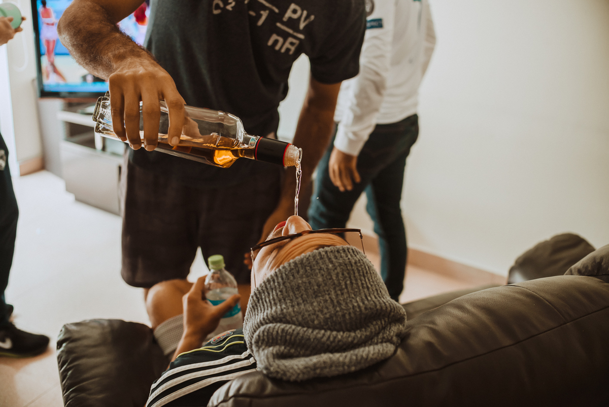 previa novio amigos boda friends felizBoda matrimonio wedding novia novias novios previa maquillaje makeup preparativos feliz amor love ellos vestido zapatos dress fotografa fotografa de bodas peru argentina photographer bride husband baile primer baile 