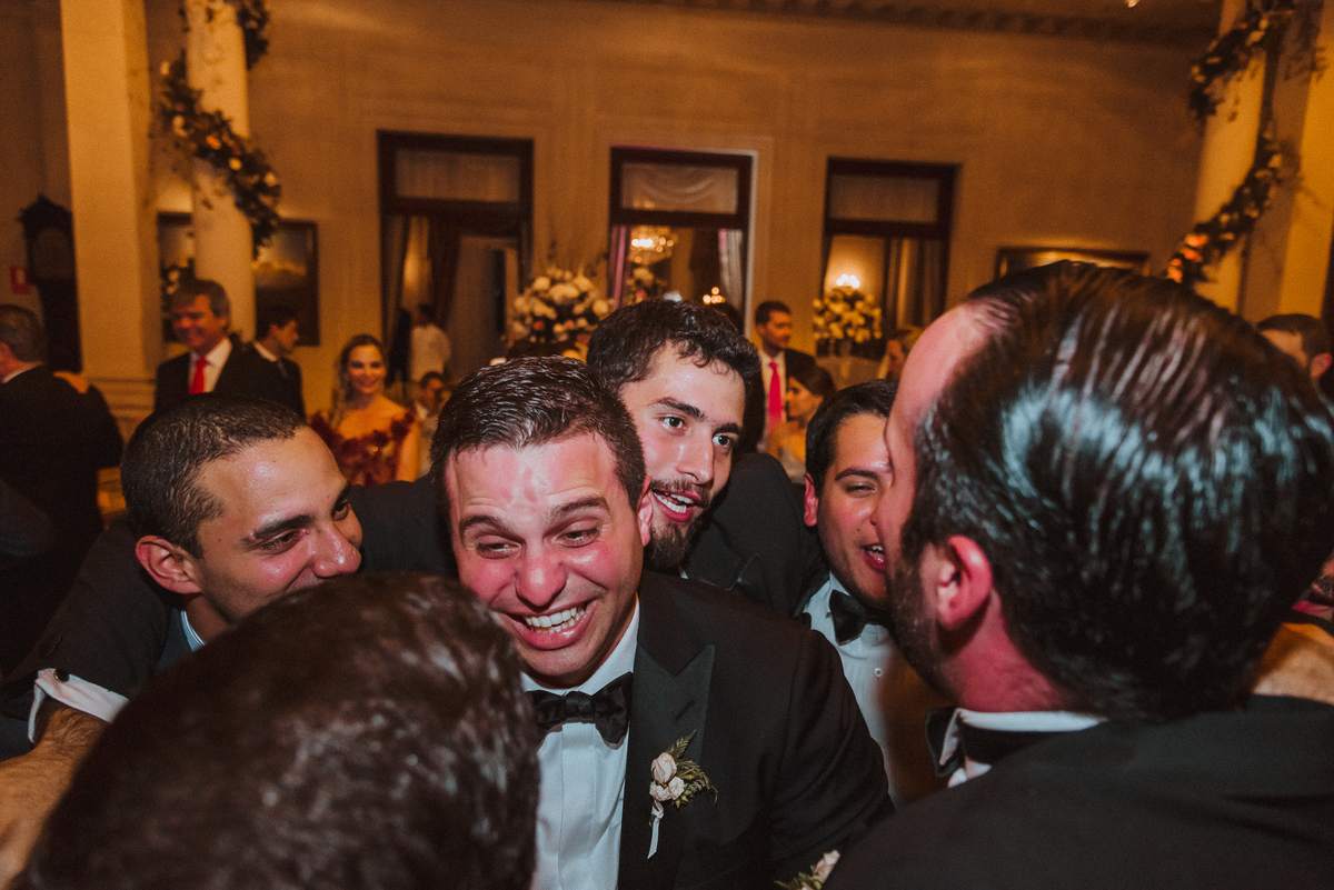 Boda matrimonio wedding novia novias novios previa maquillaje makeup preparativos feliz amor love ellos vestido zapatos dress fotografa fotografa de bodas peru argentina photographer bride husband baile primer baile dance pary fiesta gettindressed sesión 