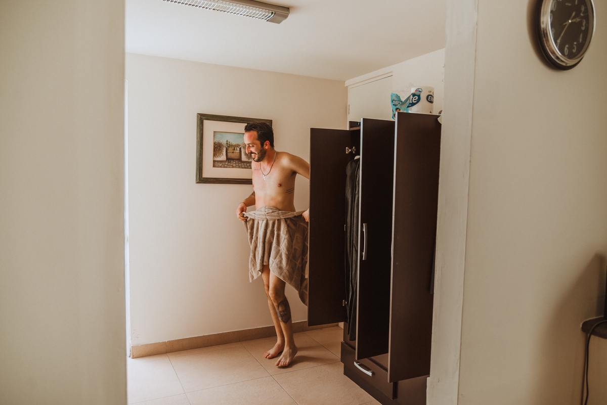 Boda matrimonio wedding novia novias novios previa maquillaje makeup preparativos feliz amor love ellos vestido zapatos dress fotografa fotografa de bodas peru argentina photographer bride husband baile primer baile dance pary fiesta gettindressed sesión 