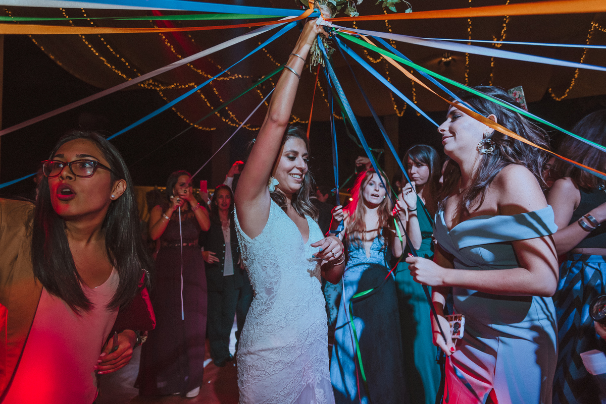 Boda matrimonio wedding novia novias novios previa  makeup alejandra ramos feliz amor love  vestido zapatos dress fotografa fotografa de bodas peru argentina photographer bride husband baile primer baile dance pary fiesta  sesión fotos amigos  ramo