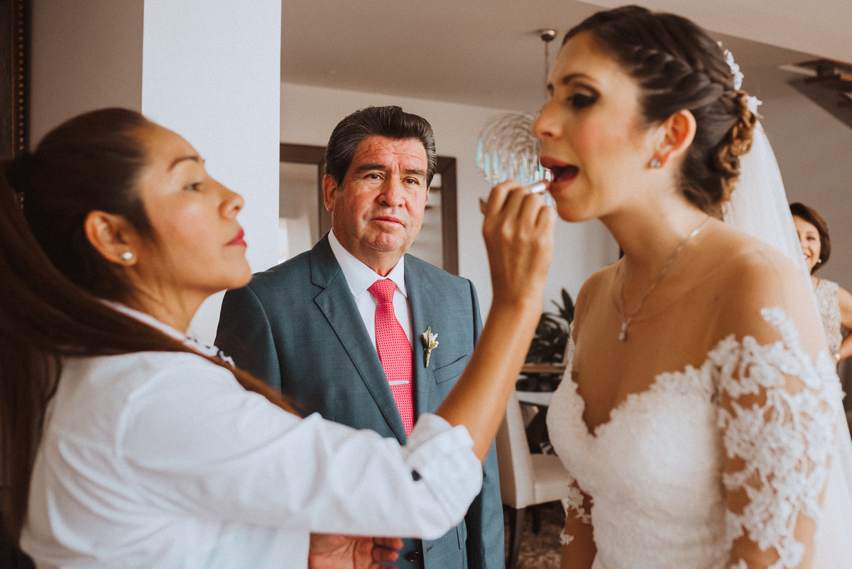 Boda matrimonio wedding novia novias novios previa maquillaje makeup preparativos feliz amor love  vestido zapatos dress fotografa fotografa de bodas peru argentina photographer bride husband baile primer baile dance pary fiesta  sesión fotos amigos  papa