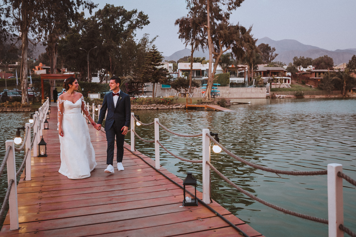 Boda matrimonio wedding novia novias novios previa maquillaje makeup preparativos feliz amor love  vestido zapatos dress fotografa fotografa de bodas peru argentina photographer bride husband baile primer baile dance pary fiesta  sesión fotos amigos 