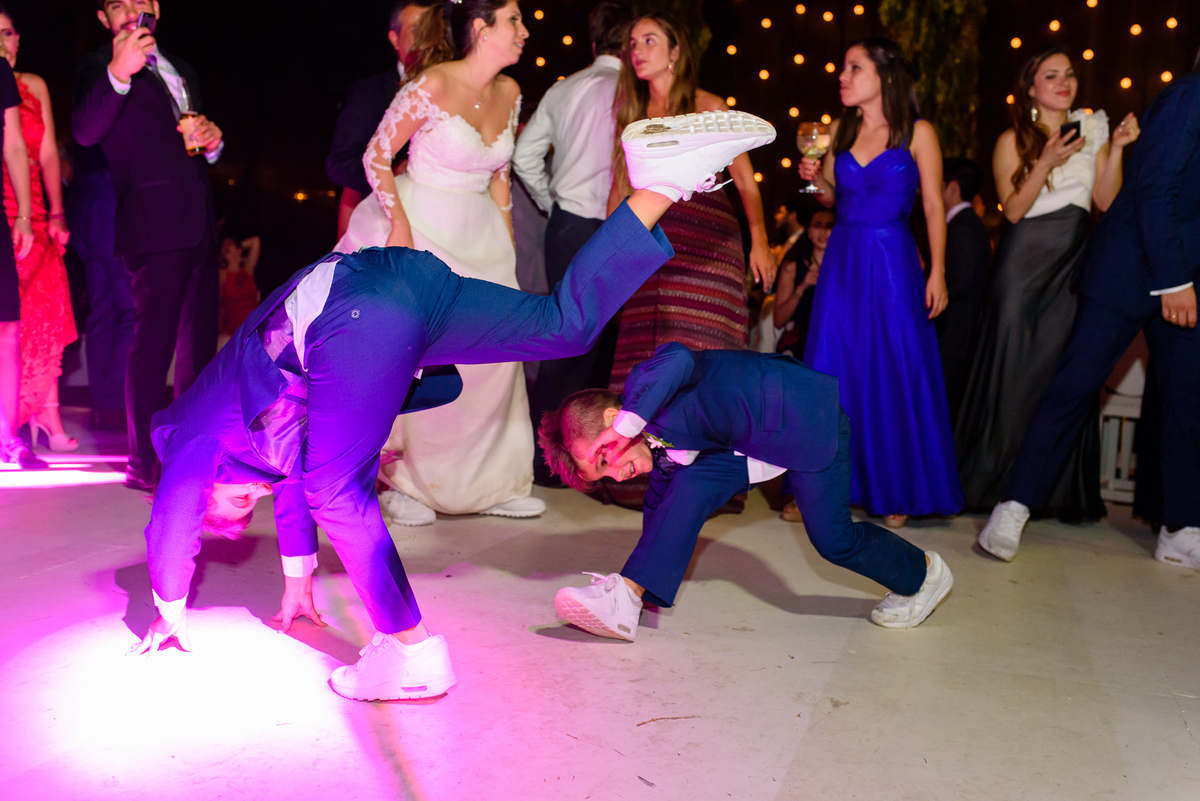 fotografa de bodas argentina peru wedding fiesta invitados niños felices baile novios novias alejandra ramos fotografia