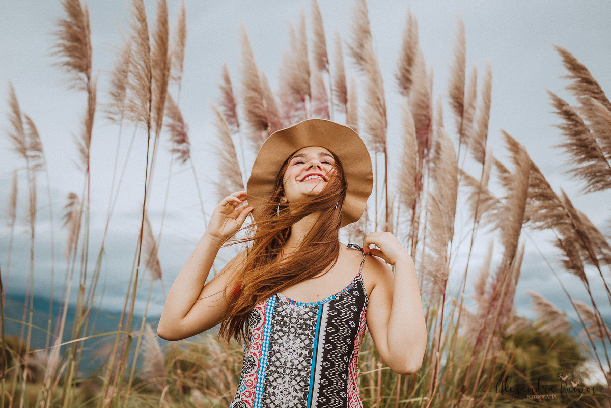 Retrato portrait bella sesión fotos fotografa joven buena paisaje alejandra ramos fotografa argentina salta peru lima soñada photography photo sesión exterior ella chicas chicos feliz amor love fotografía fotógrafos libre risas feliz