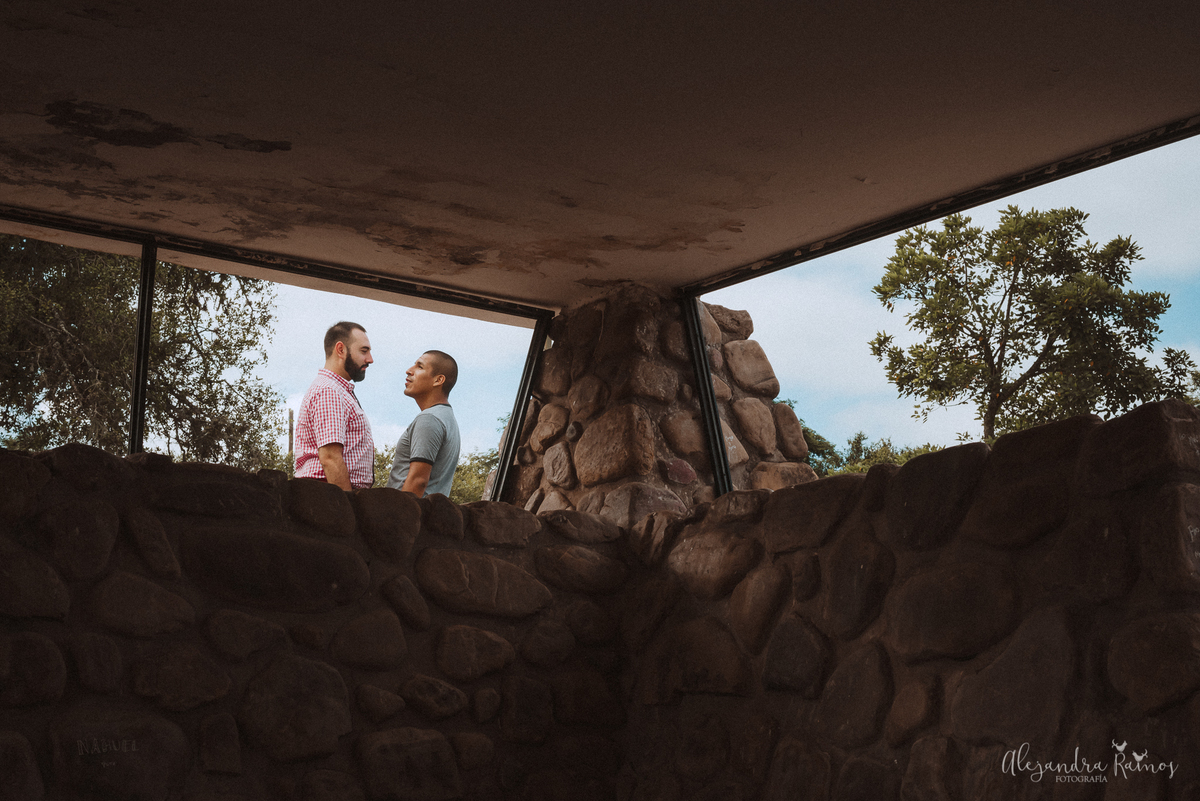 Retrato portrait bella sesión fotos fotografa joven buena paisaje argentina salta peru lima soñada photography photo sesión exterior  chicos feliz amor love fotografía fotógrafos libre gay igualdad sexo novios pareja juntos