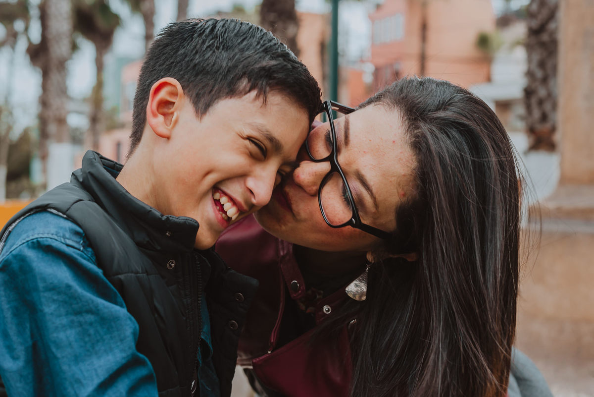 Sesión familia familiar amor padres madres love family  alejandra ramos session peru argentina barranco exterior perfecta fotografías foto  hijo mama papa