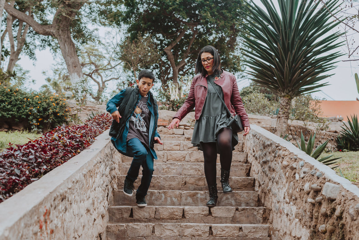 alejandra ramos frias fotografa de familia sesion familiar padres hijos niños