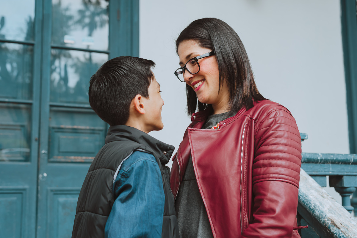 alejandra ramos fotografia capturando felicidad amor padres sesion familiar familia retratos mama papa hijos