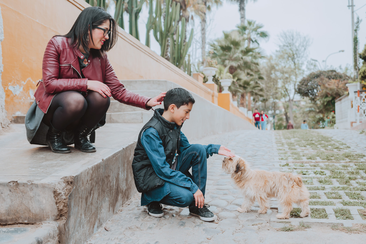 sesion familiar alejandra ramos fotografia fotografa de familia fotografa de bodas madre mama hijo papa padres mascota perro