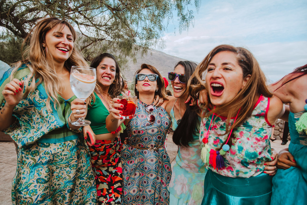 amigas invitadas felices alegres bodas wedding diversion fiesta party