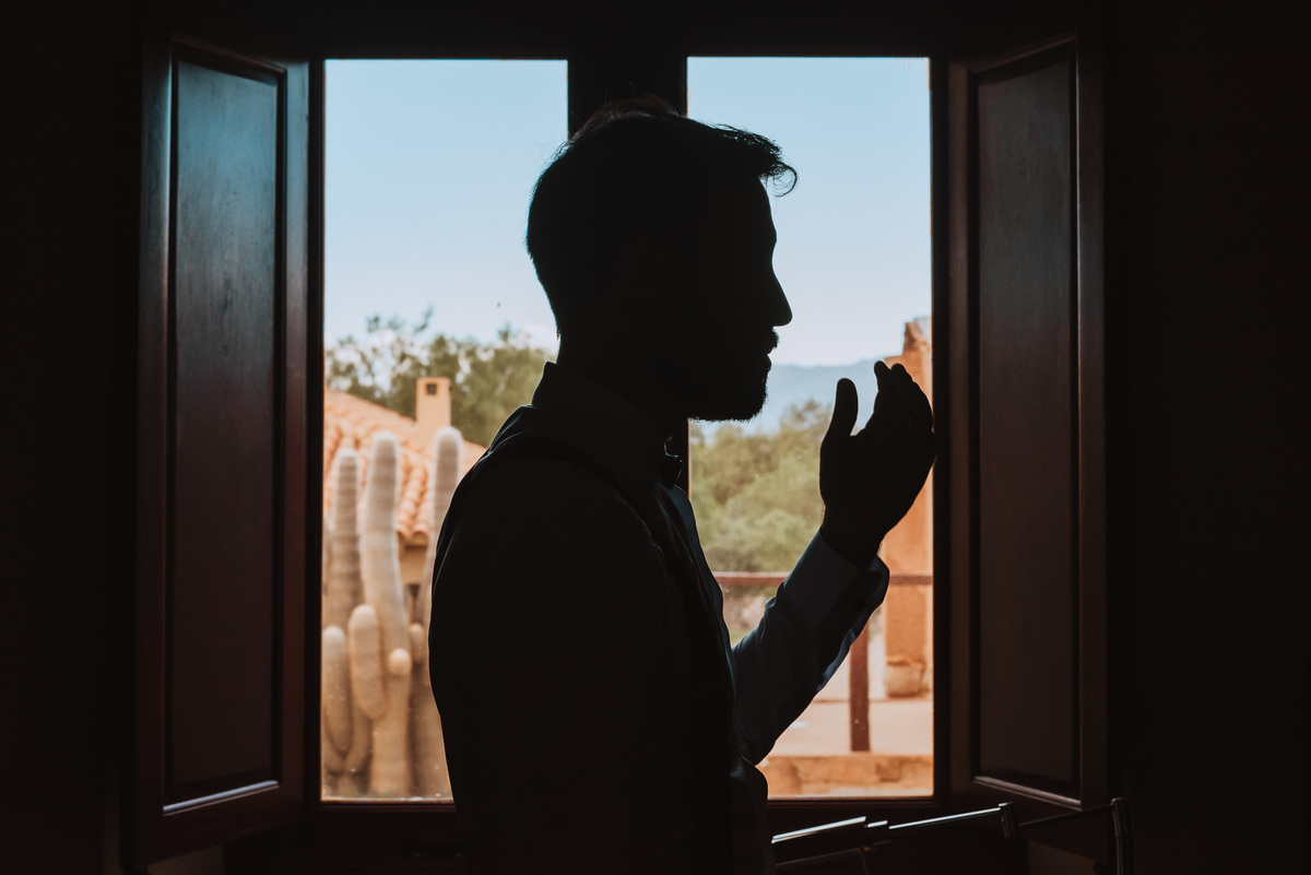 alejandra ramos fotografia boda novio previa retrato sesion boda de dia contraluz silueta