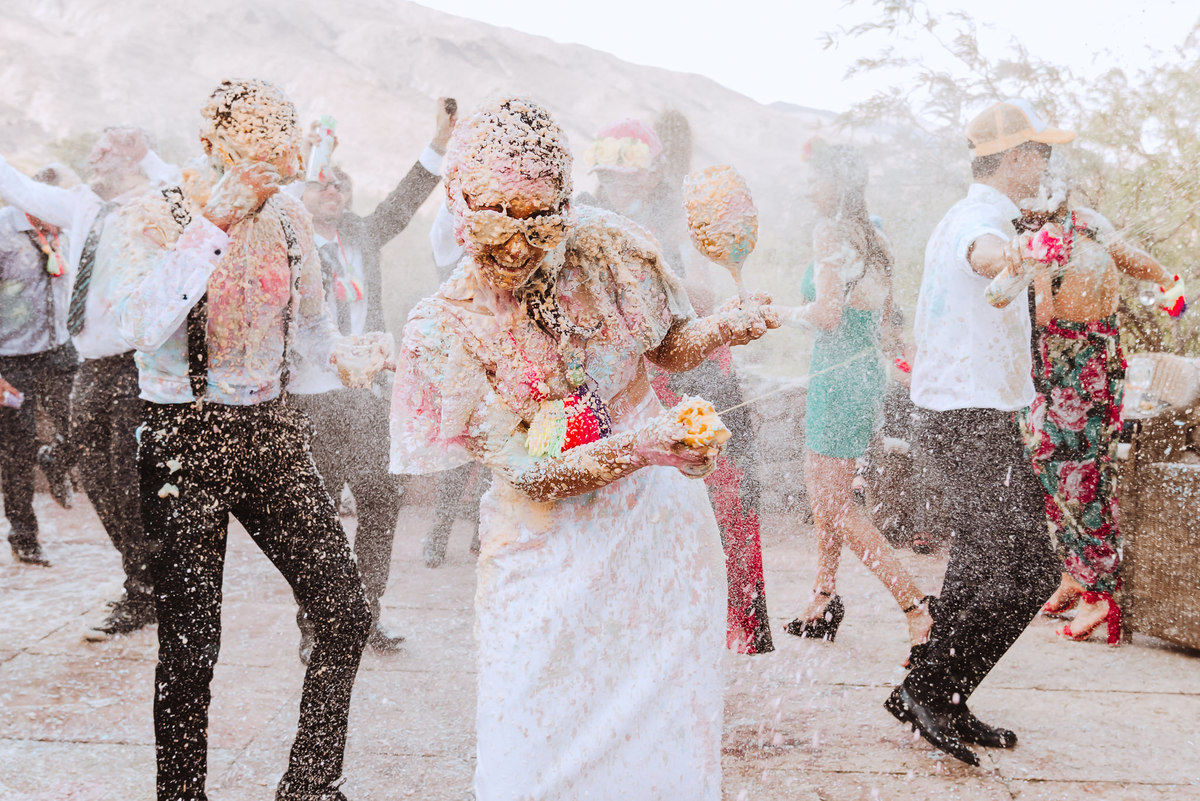 festejo carnaval fiesta novia feliz nieve boda de dia al aire libre party alegria