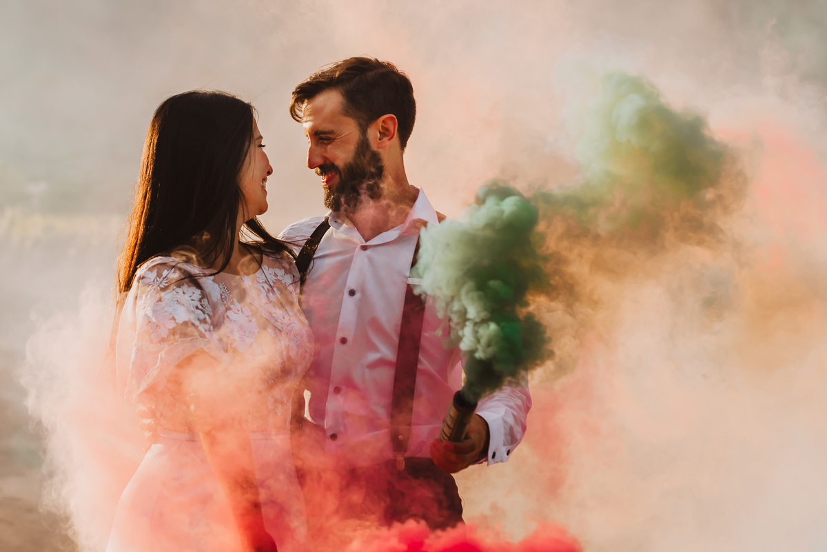 alejandra ramos fotografia fotografa de bodas argentina salta peru humos de colores amor novios felices campo de dia despues de la boda