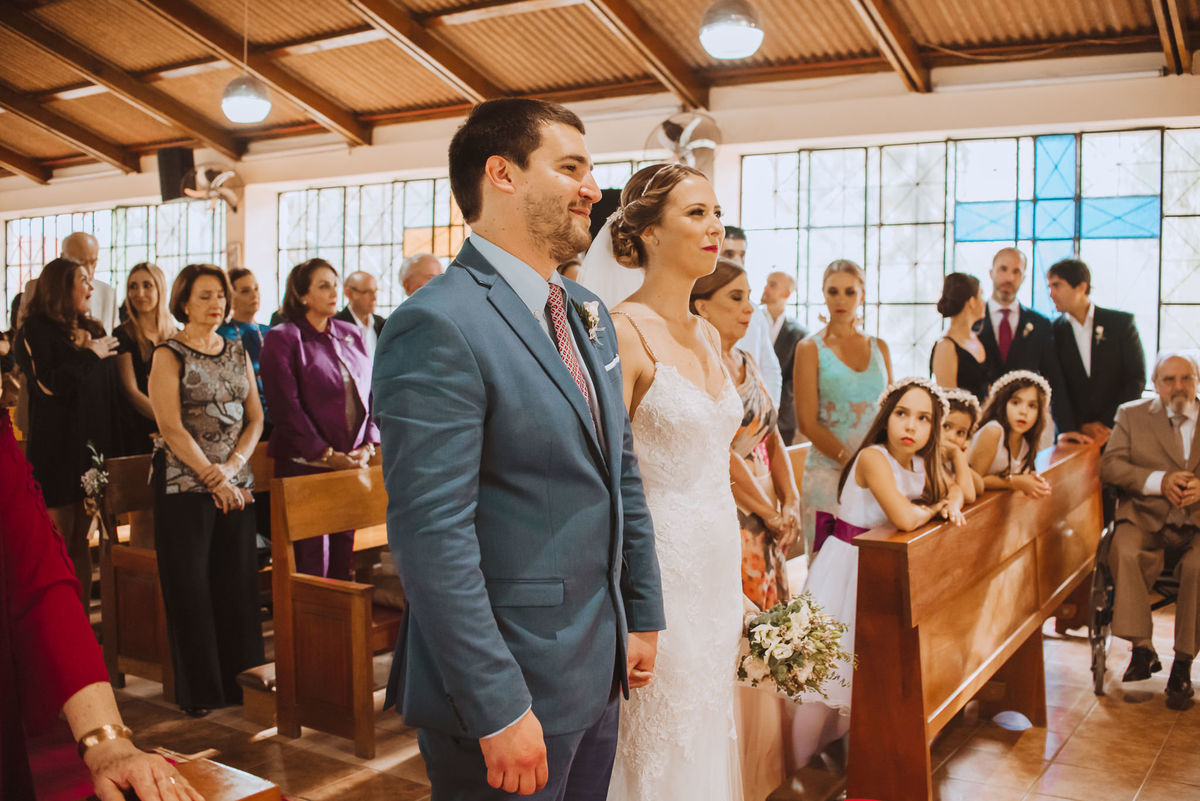 novios por dar el si felices iglesia ceremonia union amor niñas fotografa de bodas momentos