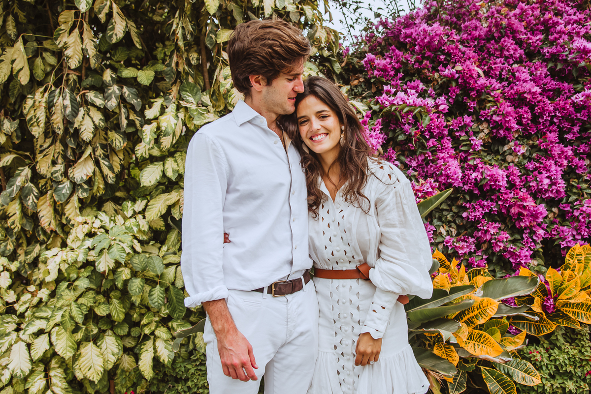 sesion de novios al aire libre naturaleza lunch almuerzo previo a la boda felicidad alegria sonrisas alejandra ramos tu fotografa de bodas y momentos unicos wedding photographer