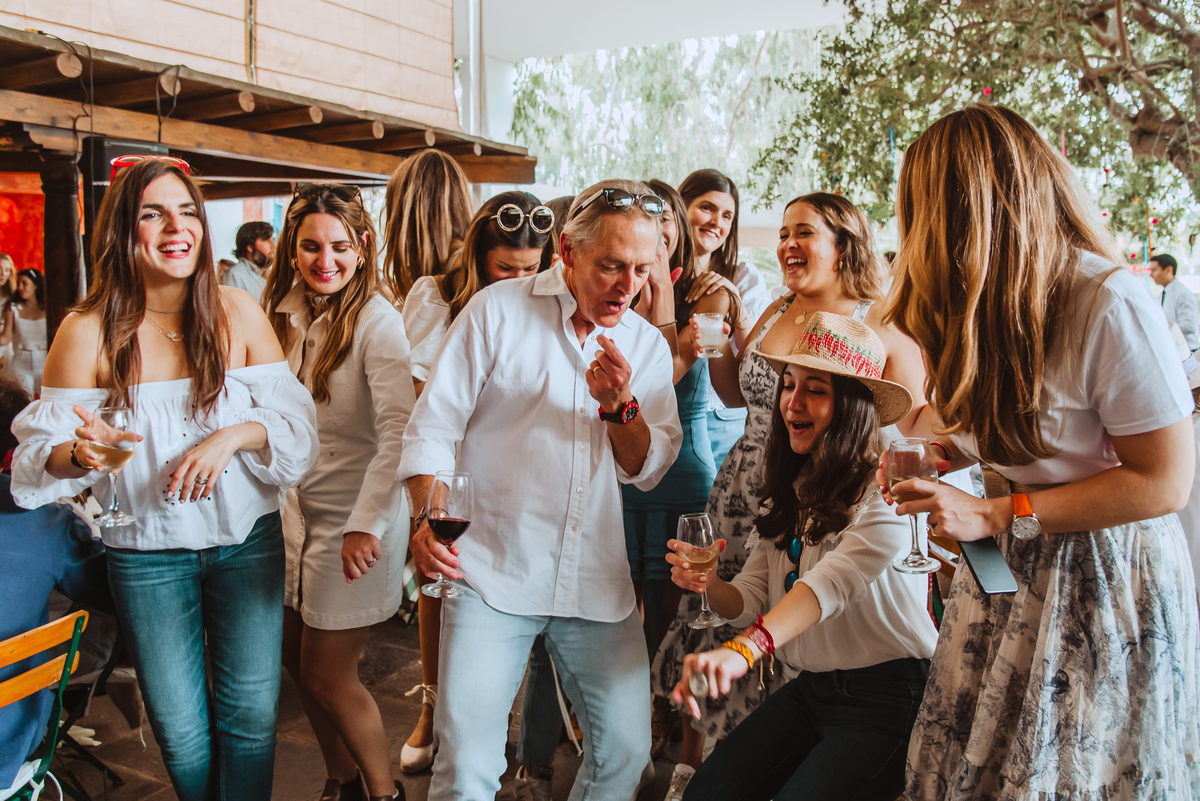 baile invitados amigos celebracion lunch almuerzo al aire libre fotografa de bodas wedding photographer hacienda fiesta baile 