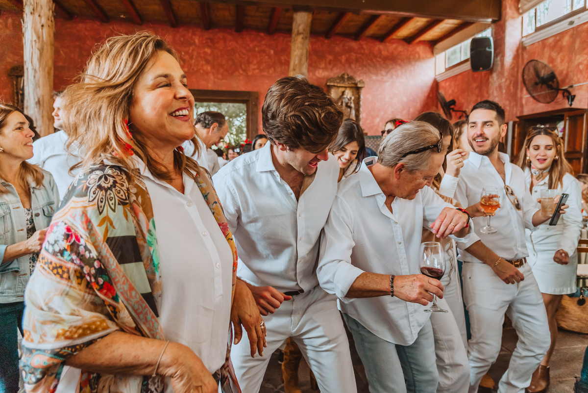 baile wedding party fiesta celbracion familia alegria felicidad fotografa de bodas en peru lima fotografa de momentos unicos lunch almuerzo invitados amigos