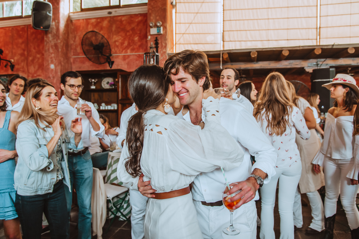 novios enamorados futuros esposos felices celebracion wedding party fotografa de bodas amor miradas photographer momentos