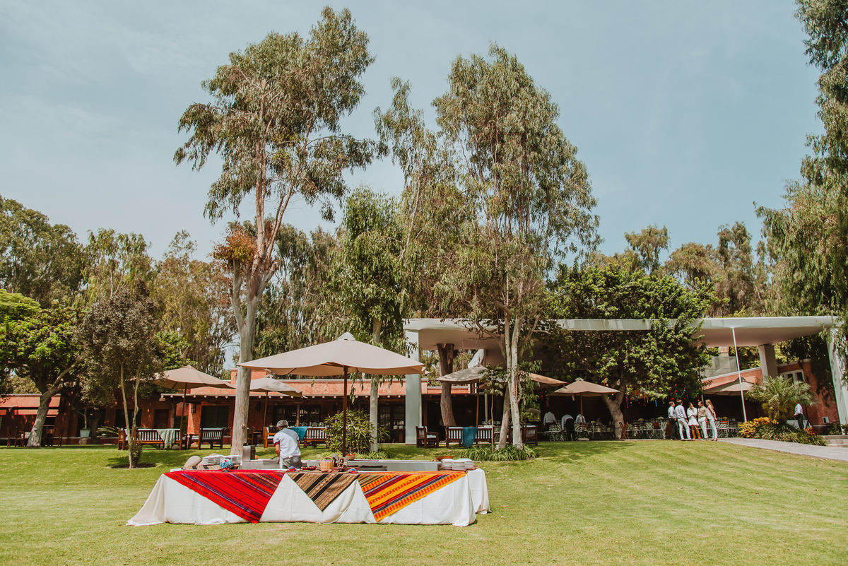 boda al aire libre lunch previa a la boda novios hacienda mamaconacampo peru fotogarafa de bodas  decoracion 