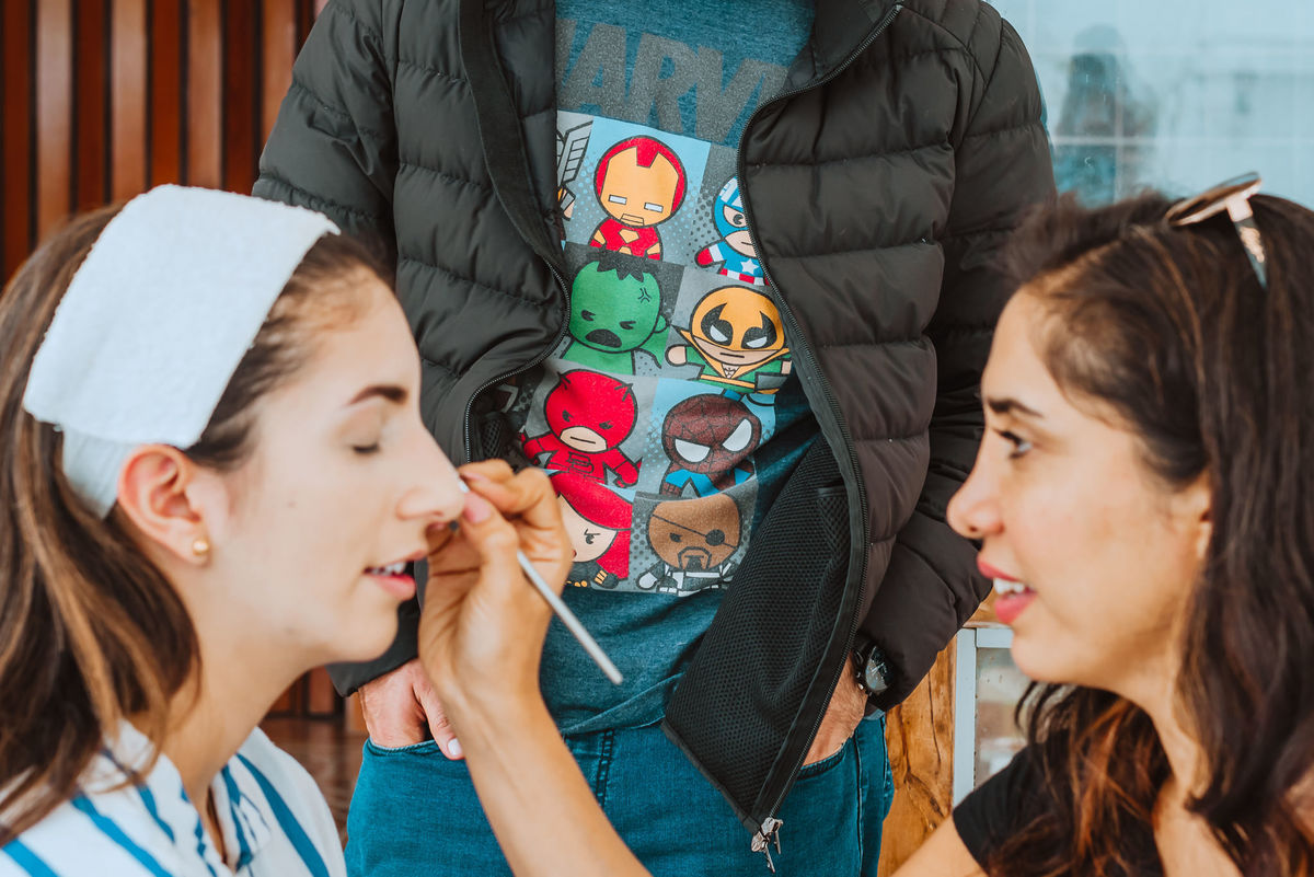 sesion de novios al aire libre maquillaje de la novia fotografa de bodas sesion en la playa 