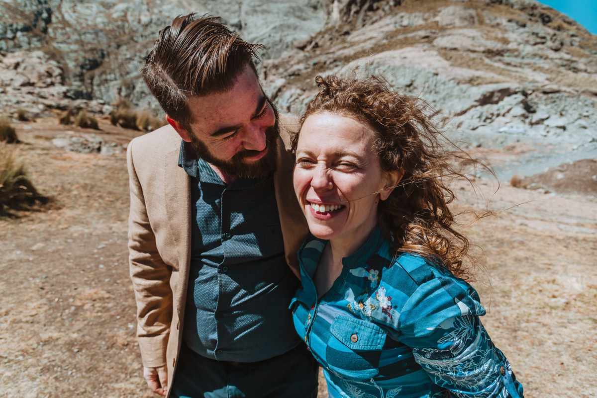 novia feliz novia enamorada novios felices sonrisa sesion de fotos pre boda en lima peru fotografa de bodas wedding 