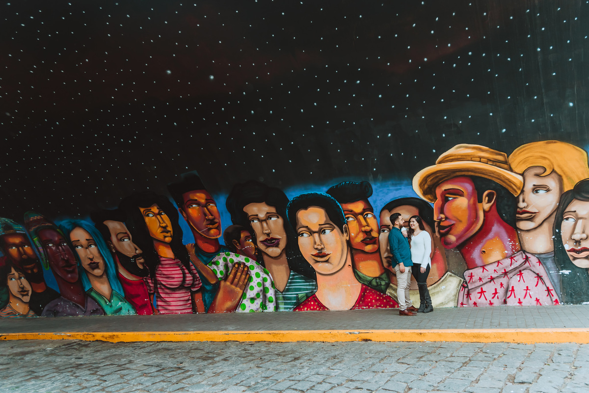 arte callejero sesion de novios colorida fotografia callejera mometos