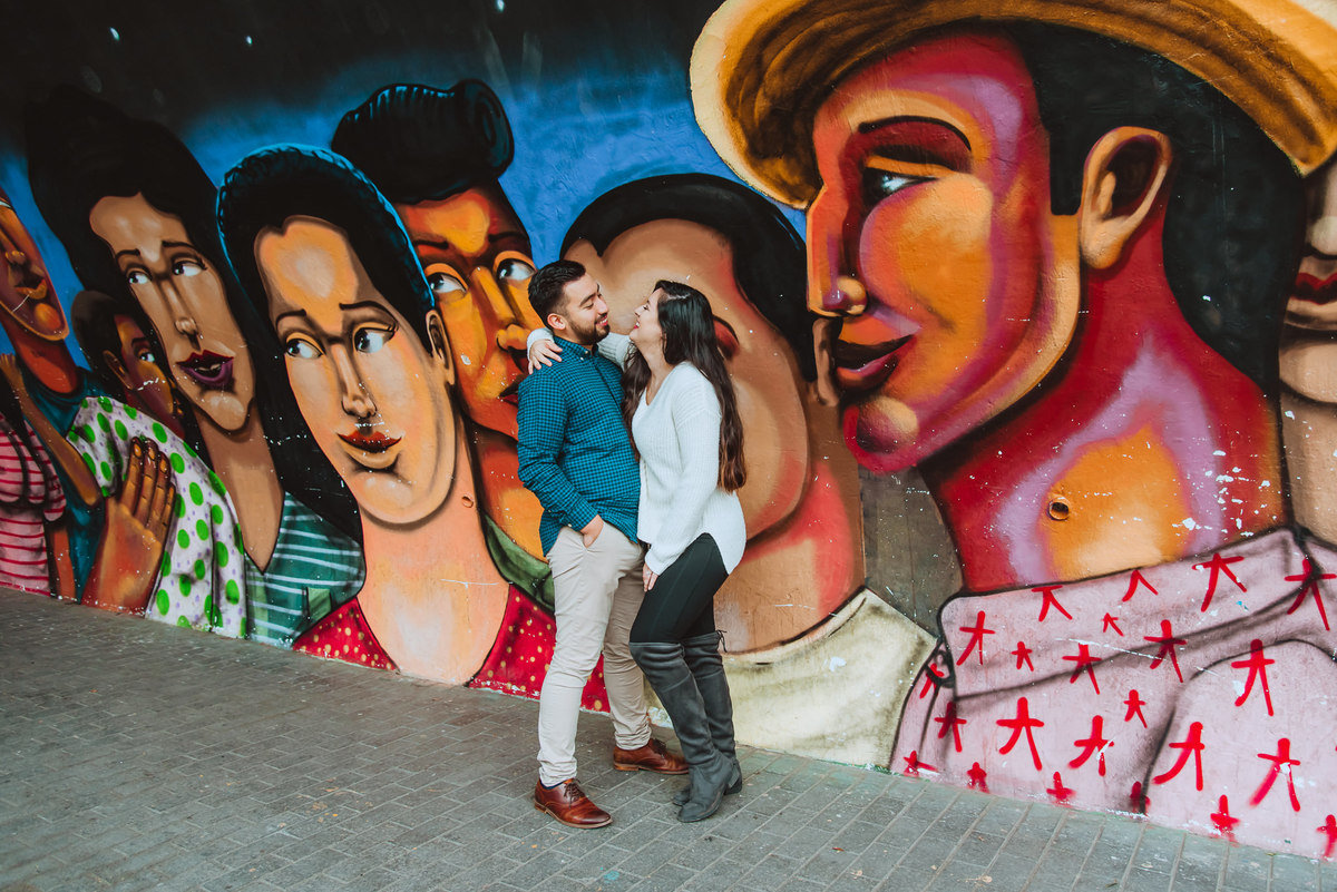 novios felices complices  sesion de pareja fotografa de parejas esposos compromiso y bodas 
