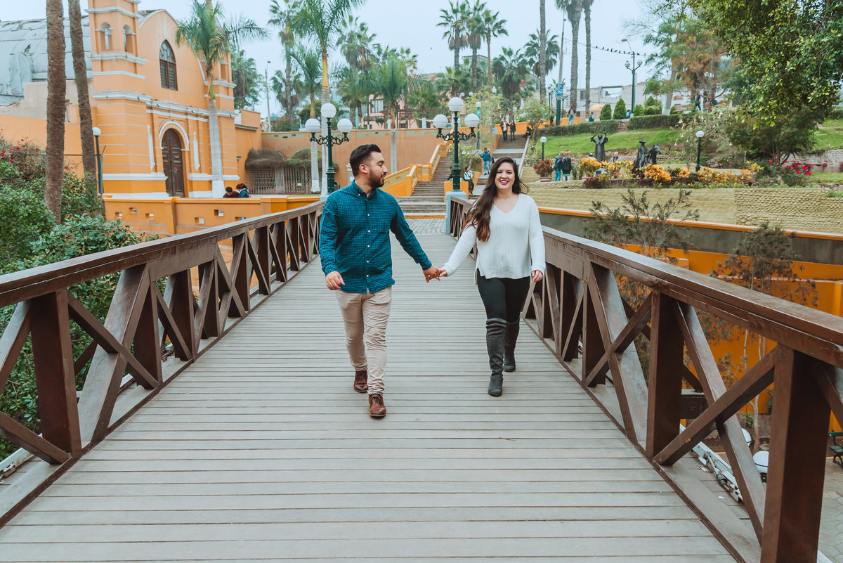 puente de los suspiros barranco lima peru sesion de novios de texas estados unidos fotografa de novios enamorados 