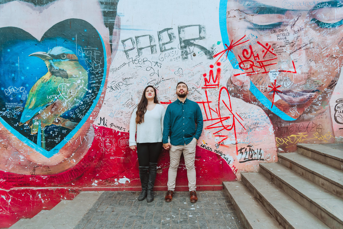 arte grafitis dibujos corazon enamorados de la mano sesion de novios  esposos 