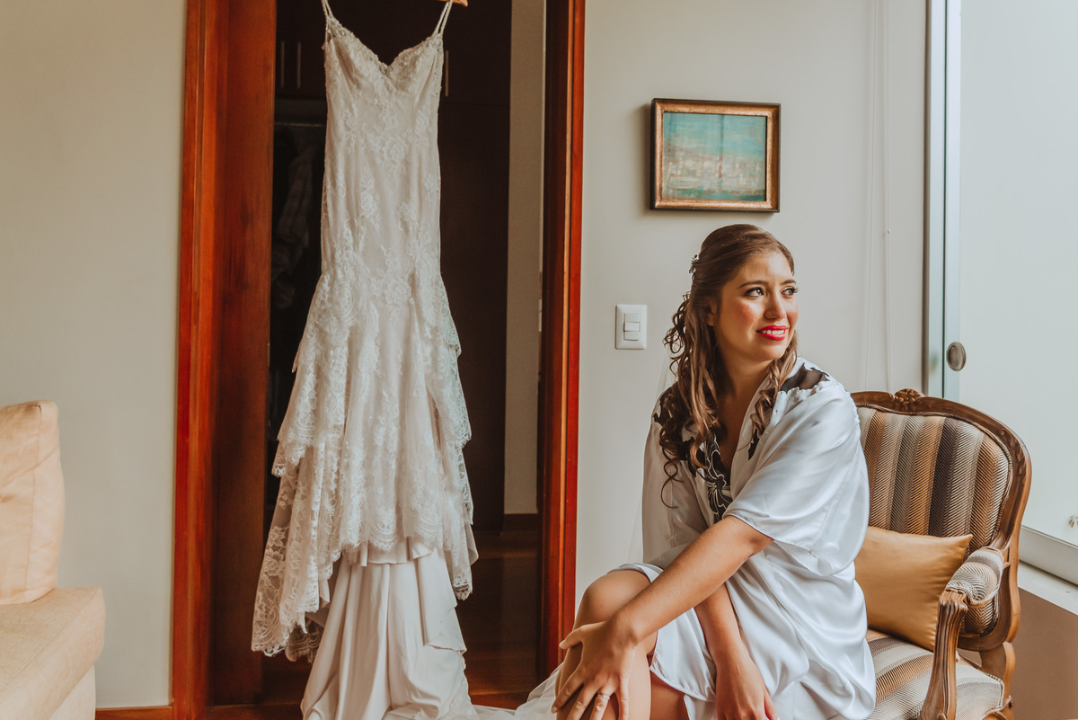 novia y su vestido, preparativos , fotografa de bodas en peru ,