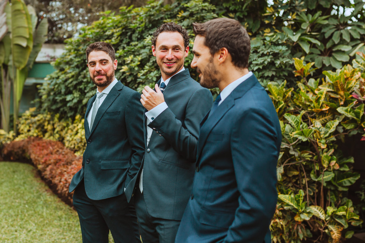 novio y amigos, italianos, bodas con estilo, fotografa de bodas en peru, novios, sesion de novio