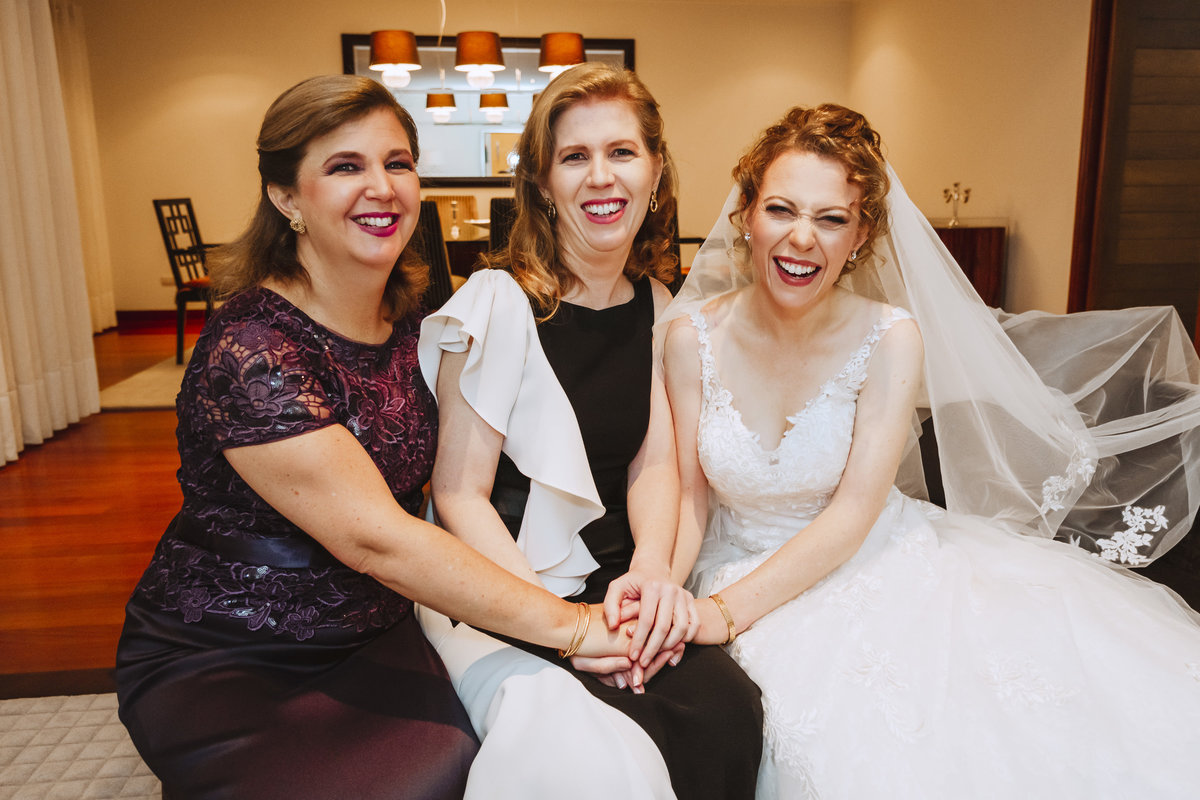 amor de hermanas union felicidad novia y hermanas sesion de fotos fotografa de bodas momentos unicos feliz 