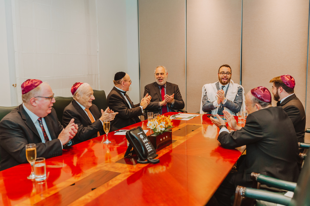 boda judia firma rabino celebracion novio en la firma fotografa de bodas 