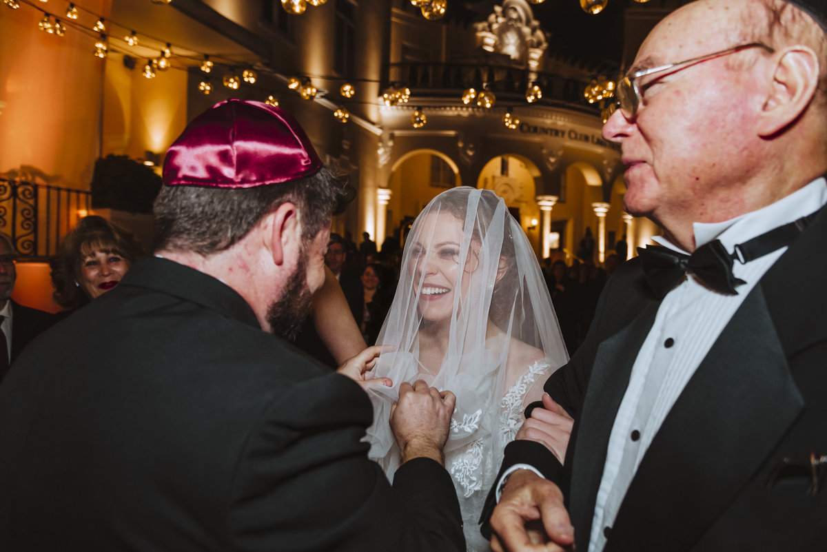velo novia y novio boda judia novia feliz sonrisa reencuentro fotografa da bodas en peru momentos unicos