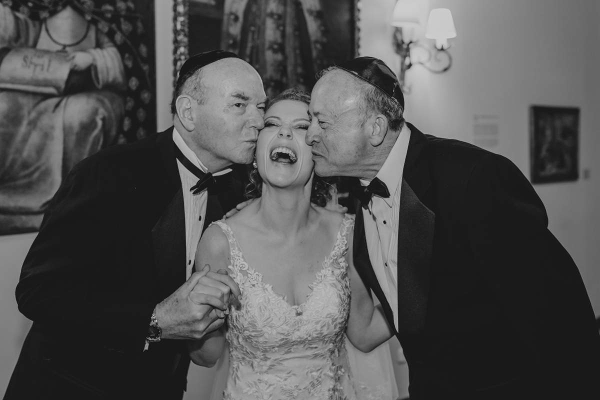 el beso de papa y suegro momento unico y especial fotografa de bodas en peru bodas judias amor