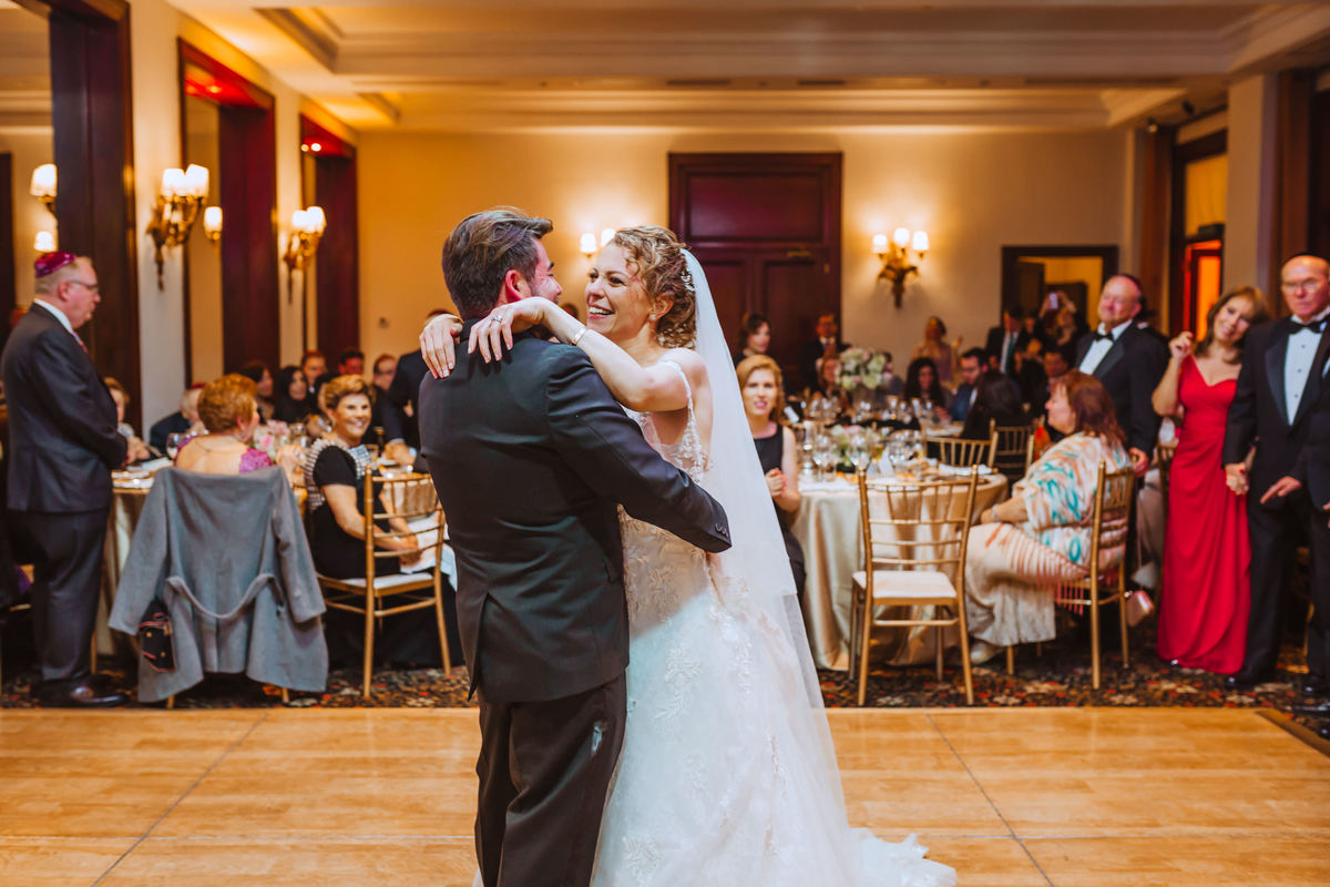primer baile de recien casados esposos bodas judias fotografa de bodas en peru felices alegria 