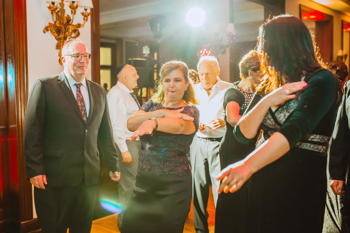 invitados bailando en boda judia fiesta fotografa de bodas en peru momentos unicos baile amigos 