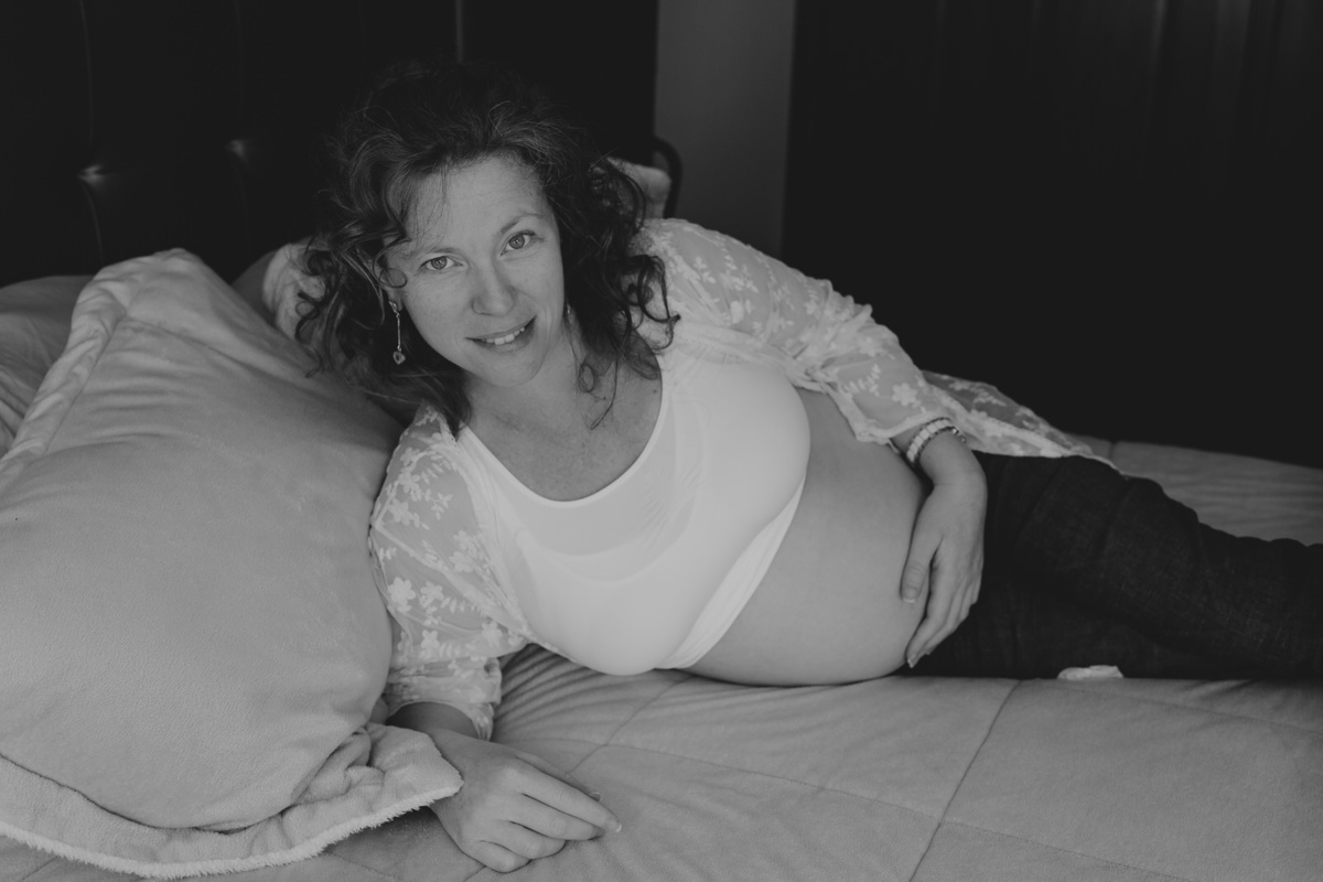 foto de mama en blanco y negro mama embarazada dulce espera es un varon fotografa de pancitas fotos de embarazos alejandra ramos fotografia 