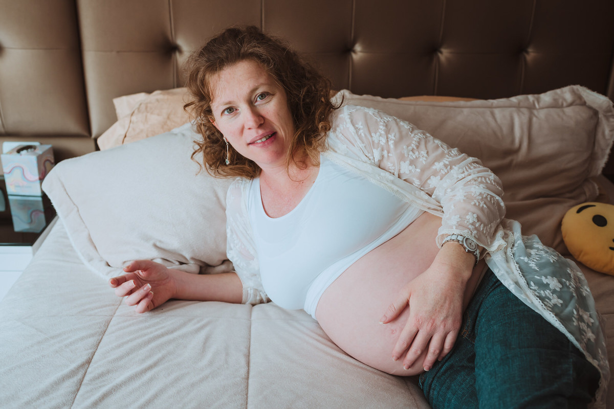 alejandra ramos fotografia mama feliz bebe en camino es un varon panzona fotos de embarazo fotografa de familia embarazada 